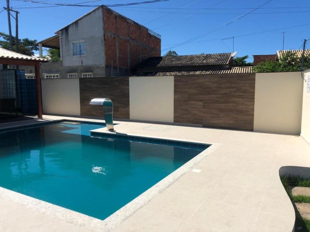 Piscina privativa com cascata